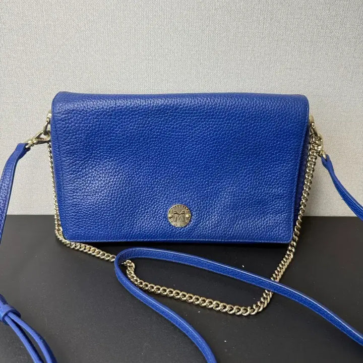 [BUNJANG] Metrociti Logo Emblem Chain Crossbody Bag / 메트로시티 로고 엠블럼 체인 크로스백