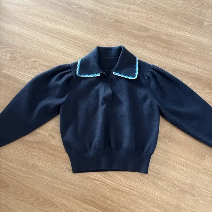 [SOLD OUT] 네이비 블루 칼라 니트 (산드로st)
