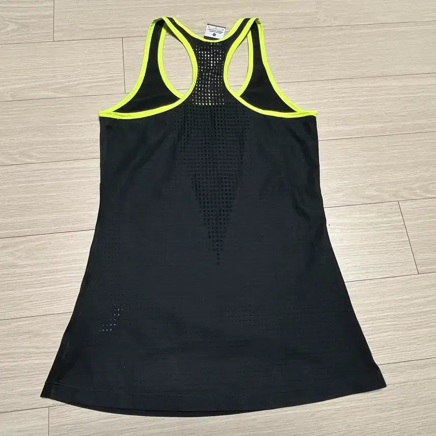 [BUNJANG] Nike Dri-FIT Black Fluorescent Accent Sleeveless Top M / (거의새것)나이키 드라이핏 블랙 형광 배색 여성 나시 M