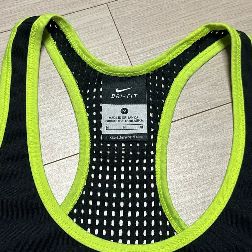 [BUNJANG] Nike Dri-FIT Black Fluorescent Accent Sleeveless Top M / (거의새것)나이키 드라이핏 블랙 형광 배색 여성 나시 M