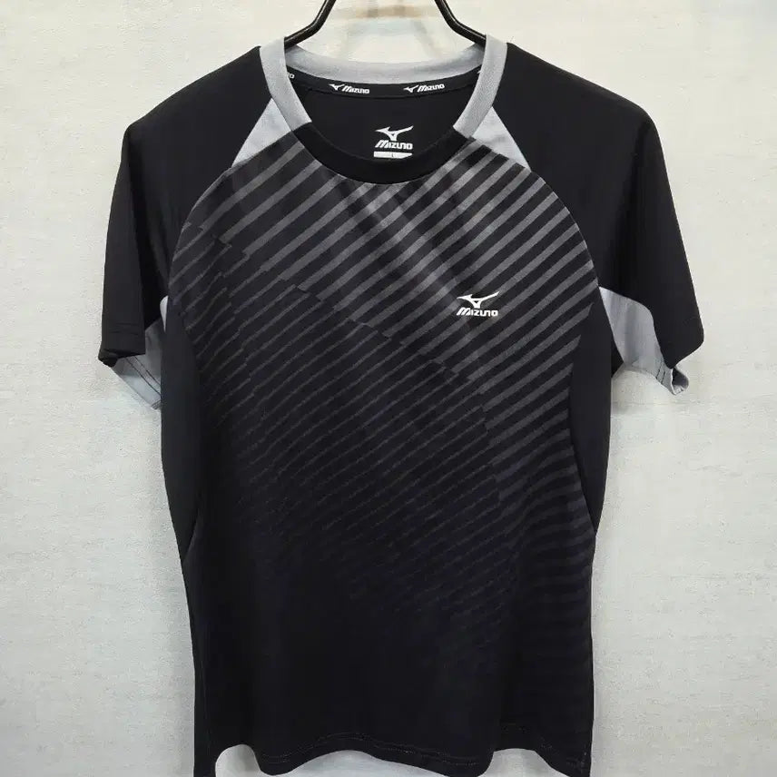 [BUNJANG] Mizuno Striped Functional Short Sleeve T-Shirt / 미즈노 사선 스트라이프 기능성 반팔 95