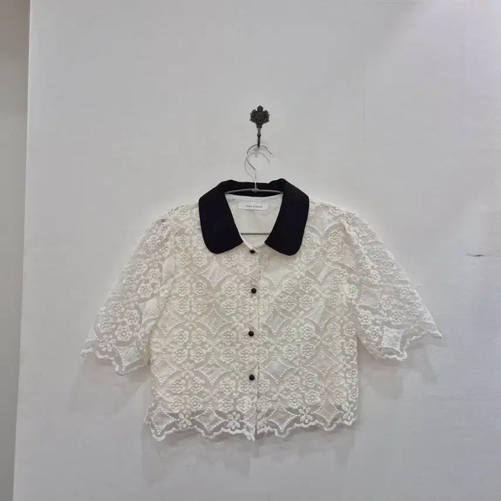 [BUNJANG] Black Collar Lace Short-Sleeve Blouse / 반팔 레이스 블라우스 블랙카라