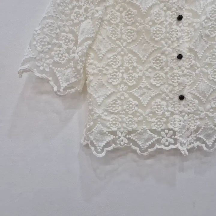 [BUNJANG] Black Collar Lace Short-Sleeve Blouse / 반팔 레이스 블라우스 블랙카라
