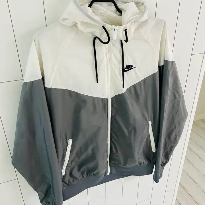 [SOLD OUT] 새상품급//나이키 윈드러너 바람막이 M
