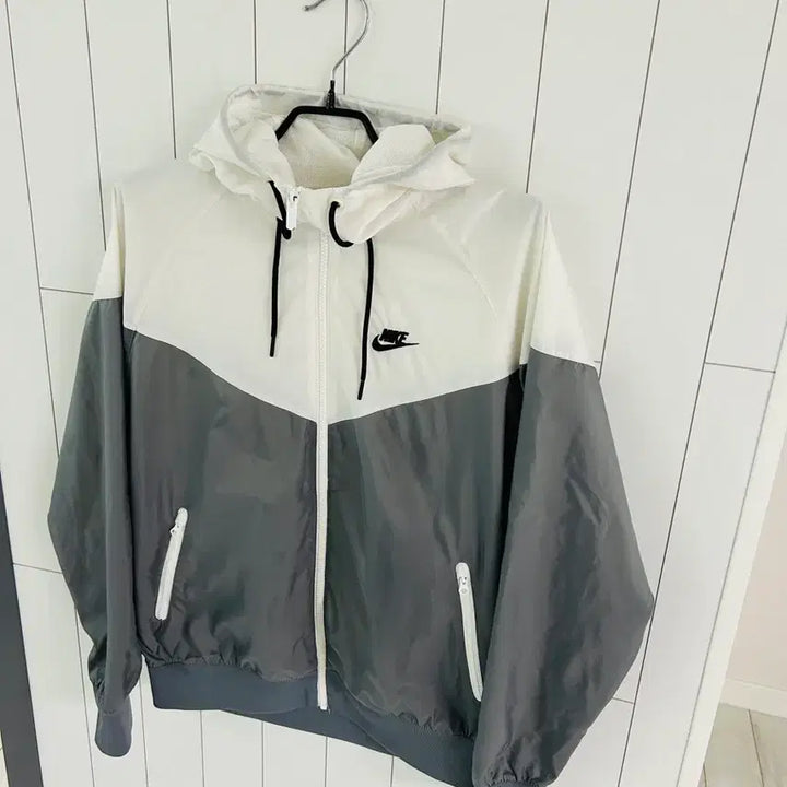 [SOLD OUT] 새상품급//나이키 윈드러너 바람막이 M