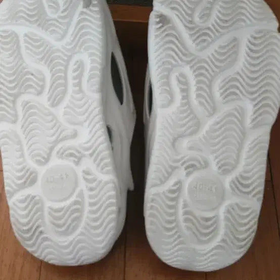 [BUNJANG] Unisex White Slippers with Mint Soles (Size 260) / 흰색 슬리퍼 민트색  260  남녀공용