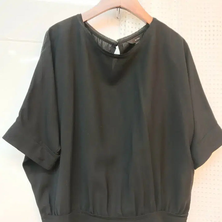 [SOLD OUT] VIKI 블랙 반팔 블라우스 77