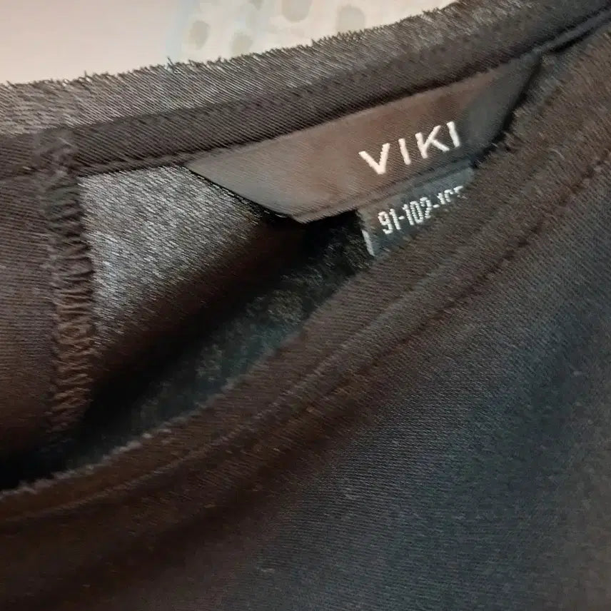 [SOLD OUT] VIKI 블랙 반팔 블라우스 77