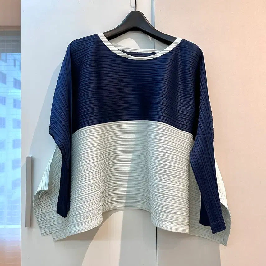 [BUNJANG] Pleats Please Mary Bounce Top Size 3 Navy/Ice Blue / 플리츠플리즈 메리 바운스 탑 3사이즈