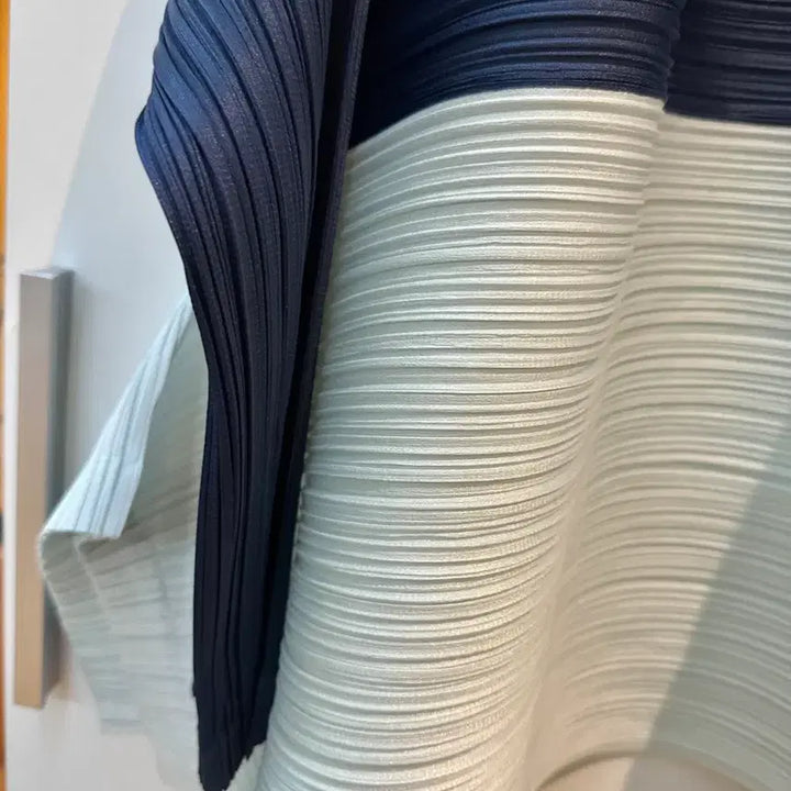 [BUNJANG] Pleats Please Mary Bounce Top Size 3 Navy/Ice Blue / 플리츠플리즈 메리 바운스 탑 3사이즈