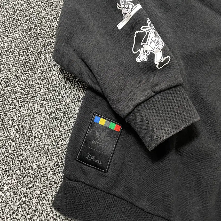 [BUNJANG] Adidas Disney Collaboration Sweatshirt with Arm Printing / 빈티지9. 아디다스 디즈니 콜라보 암 프린팅 스웻셔츠 맨투맨