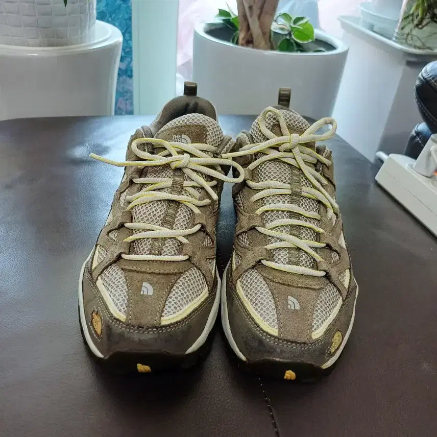[BUNJANG] The North Face Hiking Boots Beige Size 250 / 노스페이스  등산화 250