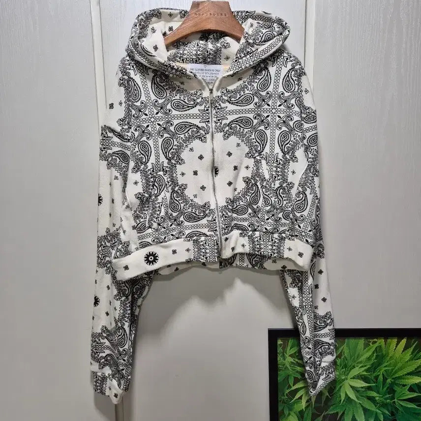 [BUNJANG] Stylenanda Paisley Crop Hoodie Zip-Up / (타임세일)(새상품)스타일난다 페이즐리 크롭 후드집업