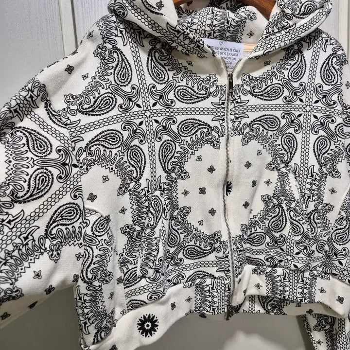 [BUNJANG] Stylenanda Paisley Crop Hoodie Zip-Up / (타임세일)(새상품)스타일난다 페이즐리 크롭 후드집업