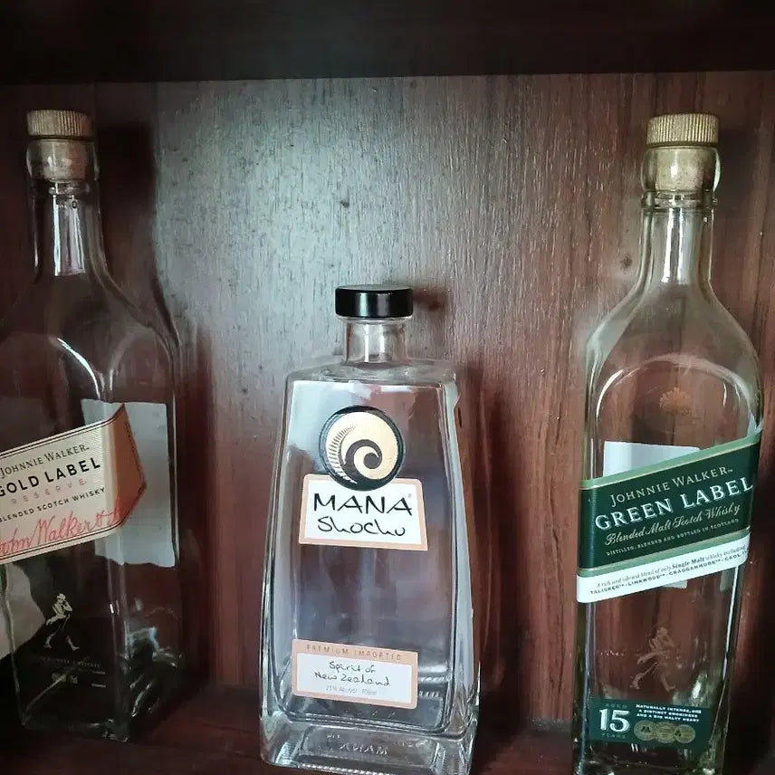 [BUNJANG] Johnnie Walker Gold Label, Green Label &amp; Mana Soju Empty Bottles / 조니워커 골드/그린 라벨 + 마나소주 빈 병