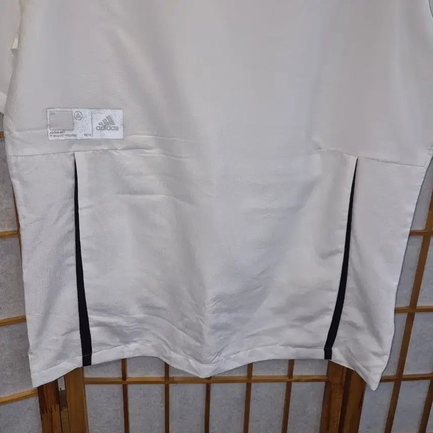 [BUNJANG] Adidas White Short Sleeve T-Shirt Size 100 / 아디다스 화이트 반팔 티셔츠 100 쿨