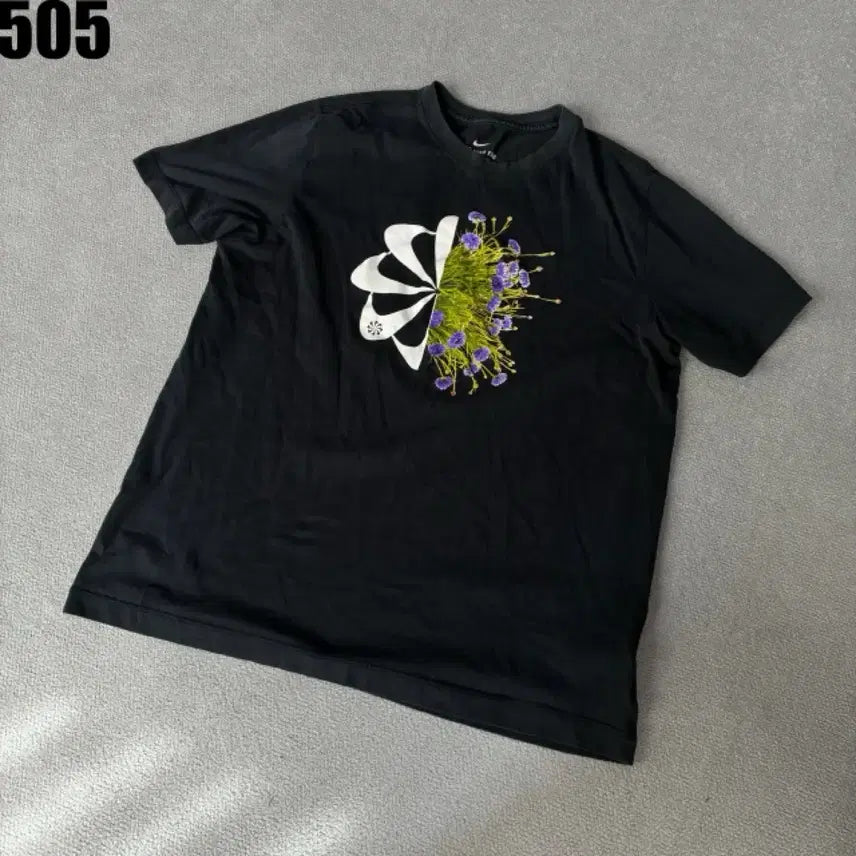 [SOLD OUT] 나이키 플라워 스우시 반팔 티셔츠 블랙
