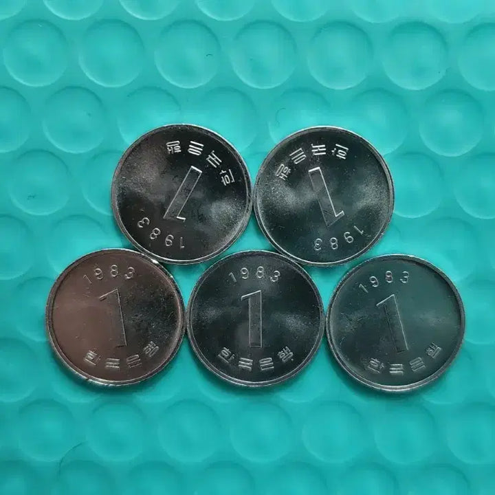 [BUNJANG] 1983 1 Won Coin Bundle (5 Pieces) / 1983년 1원 5개 일괄