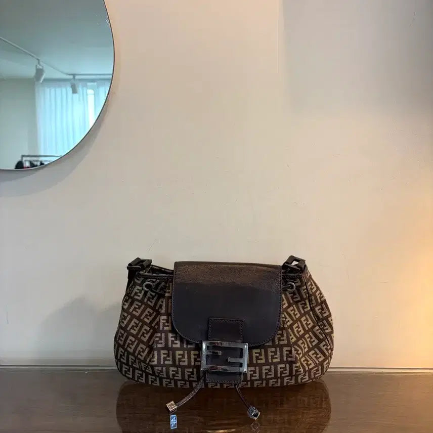[BUNJANG] Fendi Mamma Baguette Shoulder Bag Leather / FENDI 펜디 버킷 맘마 숄더백