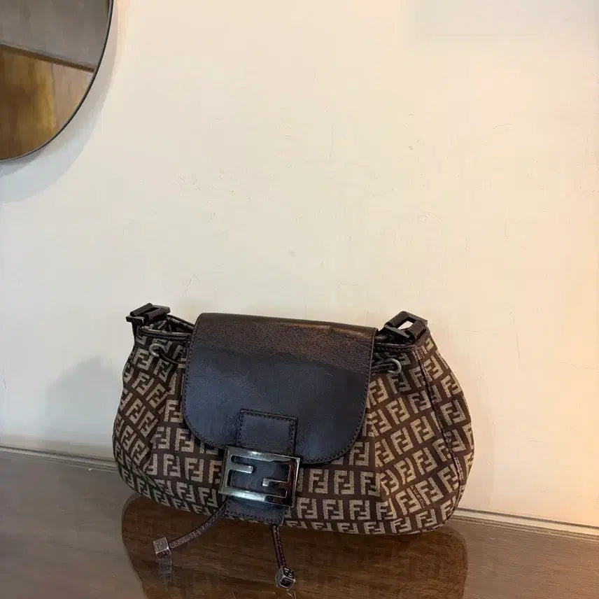 [BUNJANG] Fendi Mamma Baguette Shoulder Bag Leather / FENDI 펜디 버킷 맘마 숄더백