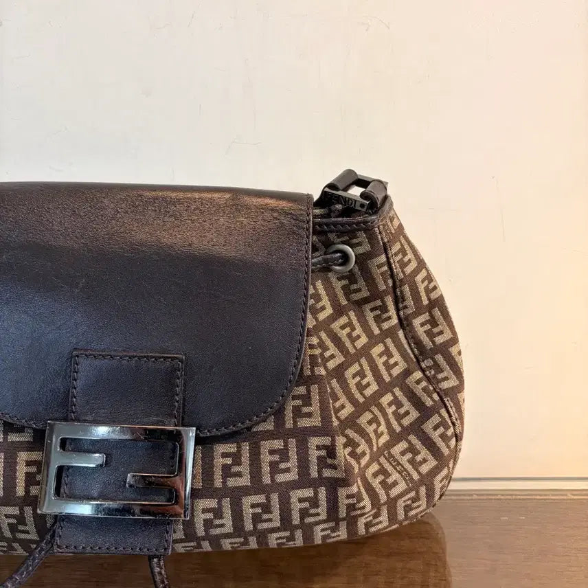 [BUNJANG] Fendi Mamma Baguette Shoulder Bag Leather / FENDI 펜디 버킷 맘마 숄더백