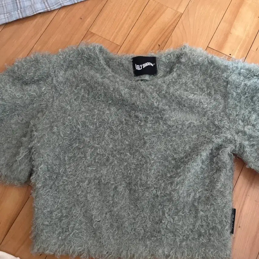[BUNJANG] Ugly Shadow Faux Fur Cropped T-Shirt / Ugly Shadow 퍼 크롭티