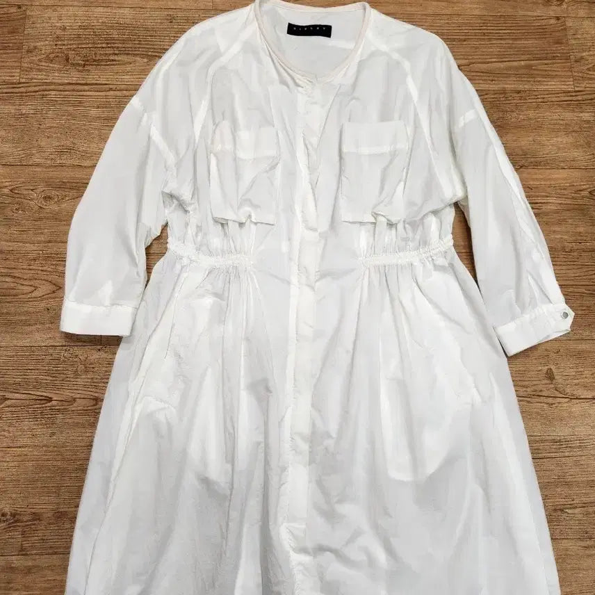[BUNJANG] Sisley White Windbreaker Jacket / 시슬리 화이트바람막이