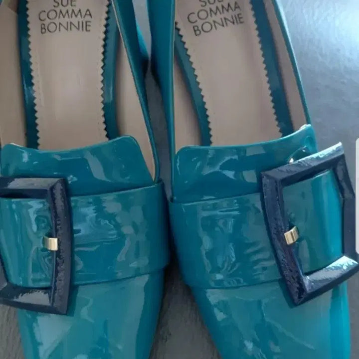[BUNJANG] SUECOMMA BONNIE Enamel Buckle Heels / 슈콤마보니 구두