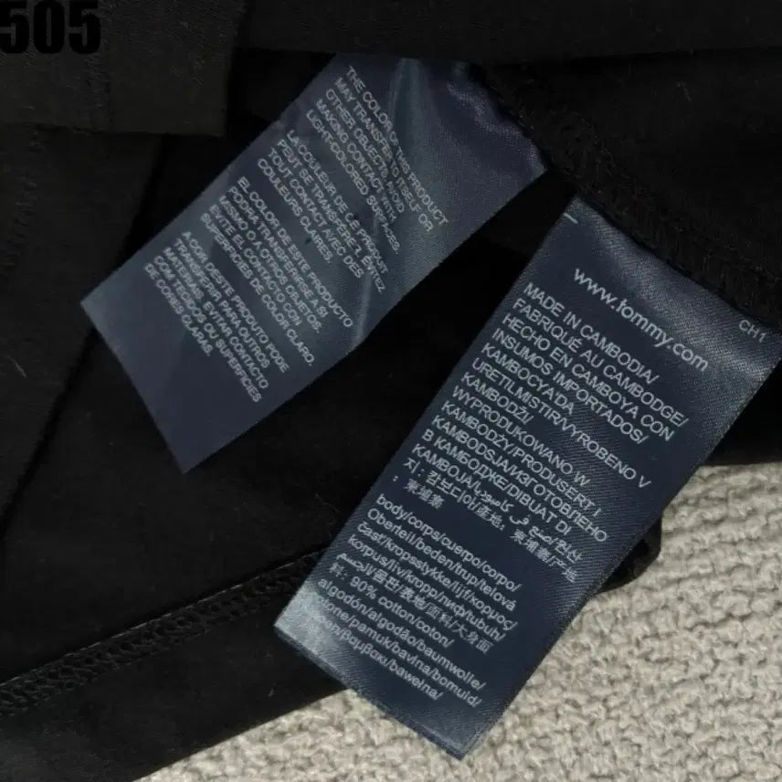 [BUNJANG] Tommy Hilfiger Black V-Neck T-Shirt / 타미힐피거 블랙 V넥 반팔 티셔츠