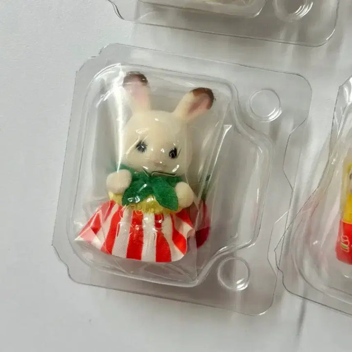 [BUNJANG] Sylvanian Families Baby Hamburger Shop Waitress Chocola Rabbit / 실바니안 아기 햄버거 블라인드백 웨이트리스 초코토끼