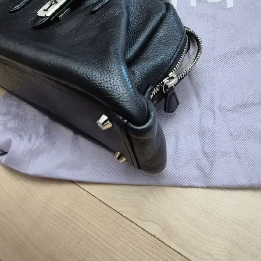 [BUNJANG] Vunque Small Crossbody Bag Black Leather / 분크 크로스백 스몰소가죽더스트백 있습니다블랙