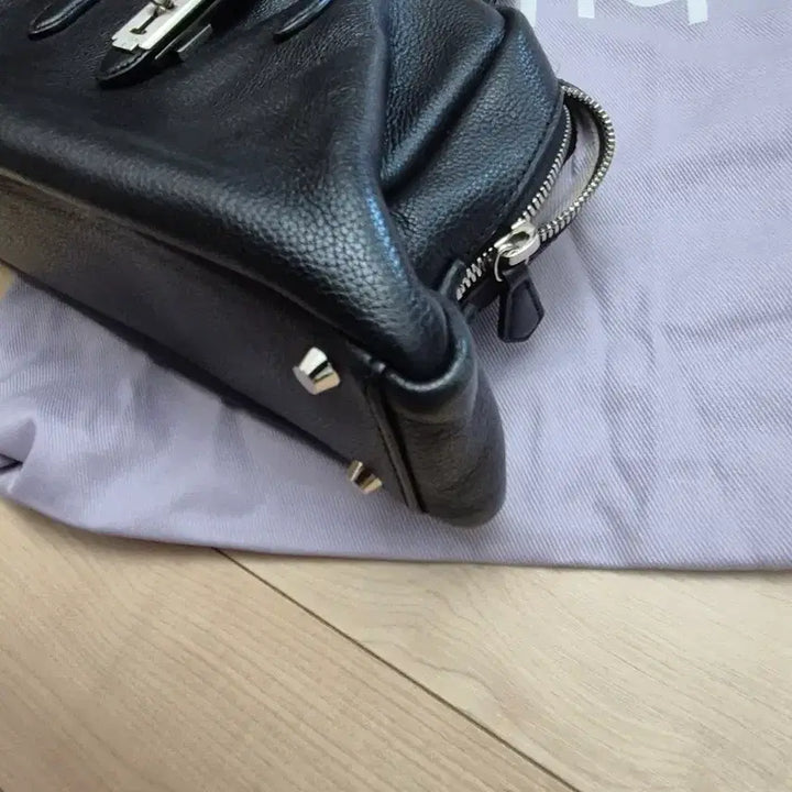 [BUNJANG] Vunque Small Crossbody Bag Black Leather / 분크 크로스백 스몰소가죽더스트백 있습니다블랙