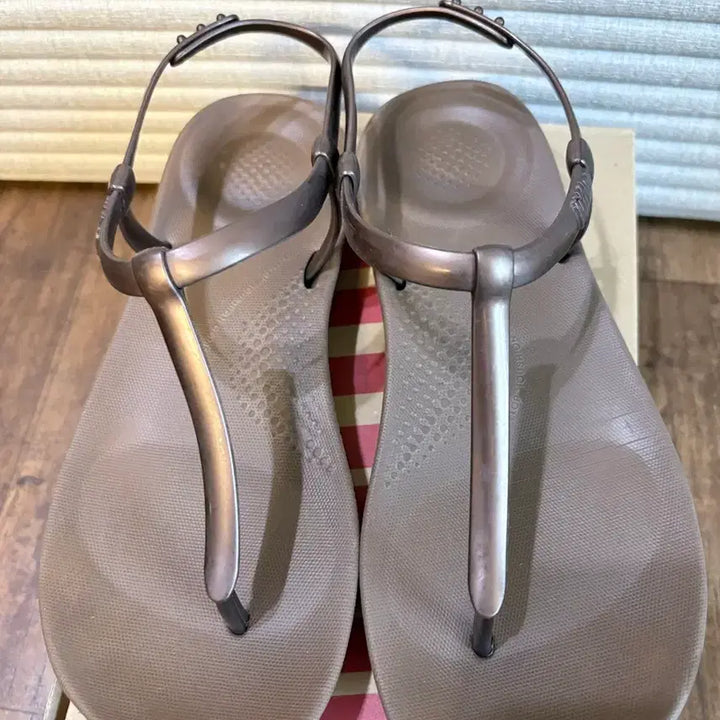 [BUNJANG] Fitflop Strappy Sandals / 핏플랍 스트랩샌들
