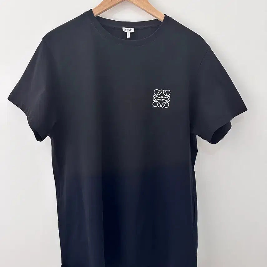 [BUNJANG] Loewe Anagram Embroidered Short Sleeve T-Shirt Black / 로에베 아나그램 자수 반팔 티셔츠( 블랙)