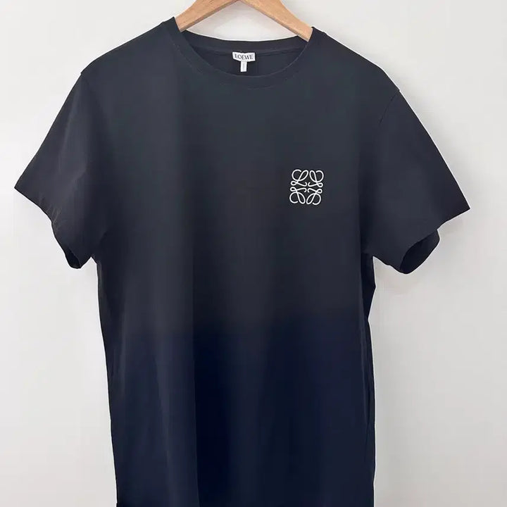 [BUNJANG] Loewe Anagram Embroidered Short Sleeve T-Shirt Black / 로에베 아나그램 자수 반팔 티셔츠( 블랙)