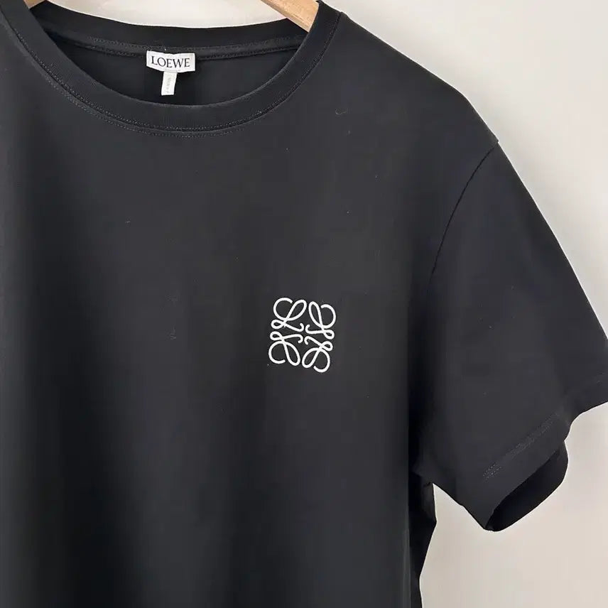 [BUNJANG] Loewe Anagram Embroidered Short Sleeve T-Shirt Black / 로에베 아나그램 자수 반팔 티셔츠( 블랙)
