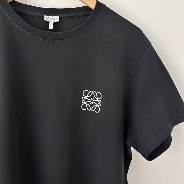 [BUNJANG] Loewe Anagram Embroidered Short Sleeve T-Shirt Black / 로에베 아나그램 자수 반팔 티셔츠( 블랙)