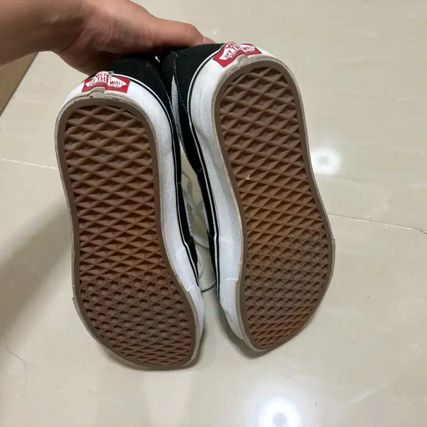 [BUNJANG] Vans Sk8-Hi Black Sneakers / 반스 스케이트 하이 블랙 (255)
