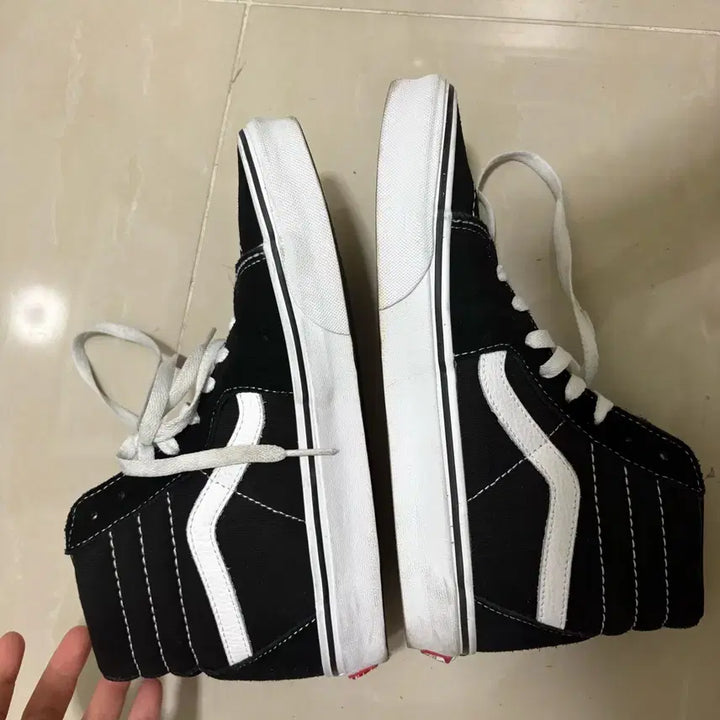[BUNJANG] Vans Sk8-Hi Black Sneakers / 반스 스케이트 하이 블랙 (255)