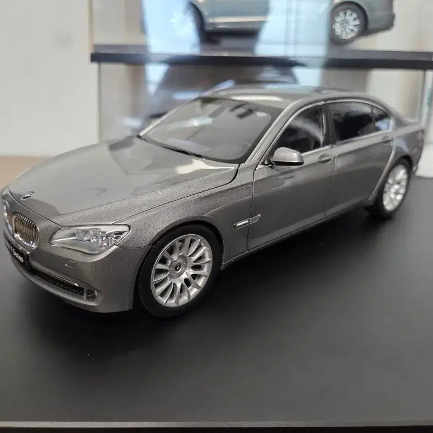 [BUNJANG] Kyosho 1:18 F02 750Li Diecast Model Car / 1:18 교쇼 750Li 다이캐스트(가격 인하)