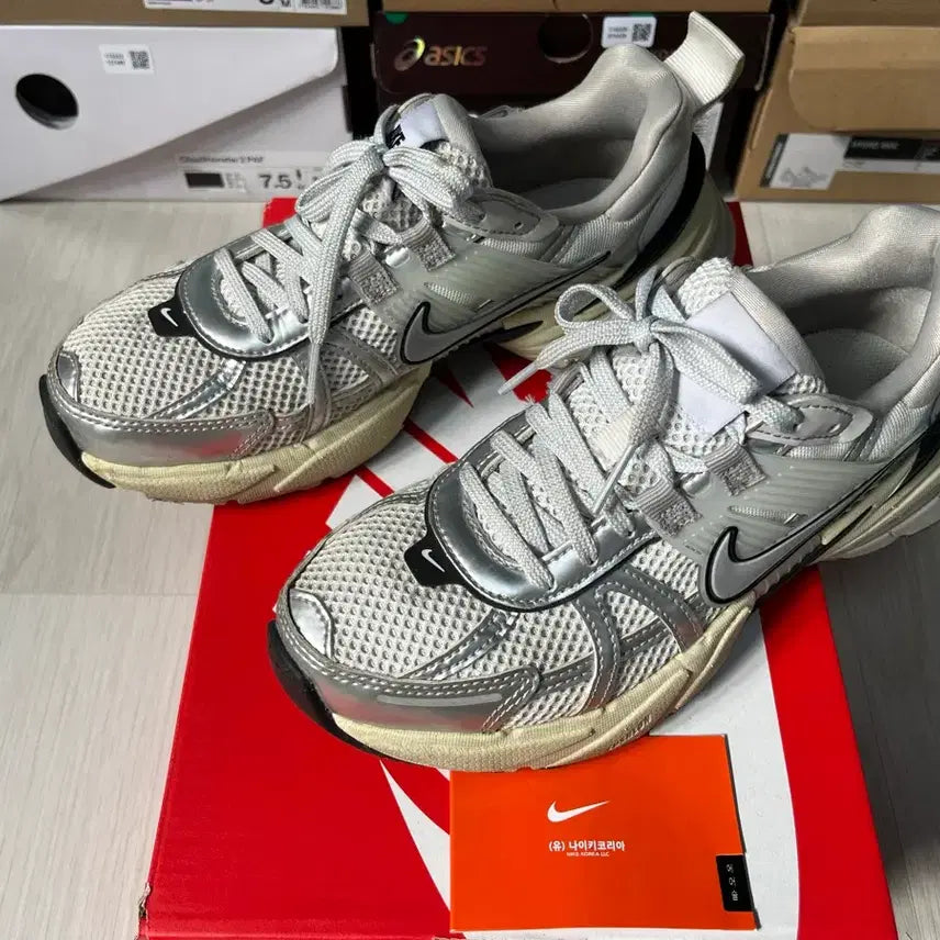 [BUNJANG] Nike V2K Run Summit White Metallic Silver / 나이키 V2K 런 서밋 화이트 메탈릭 실버