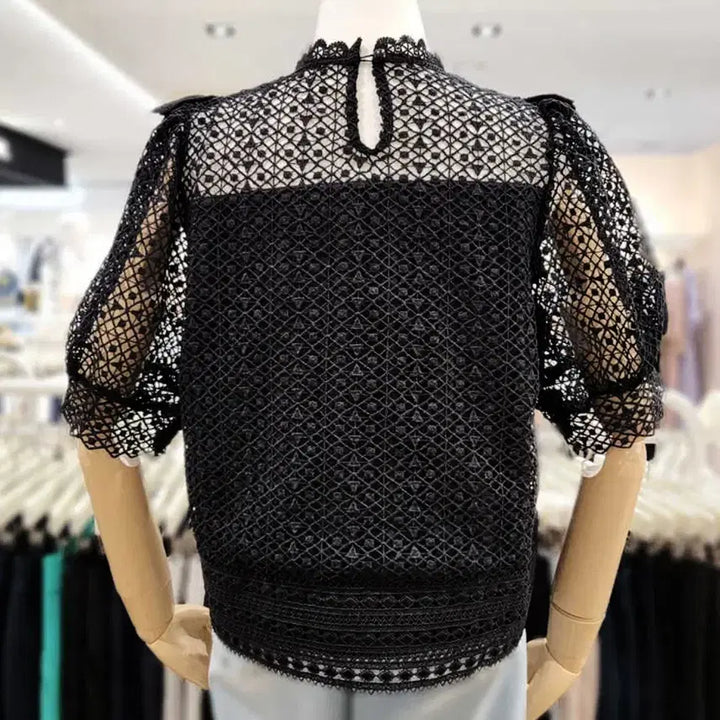 [BUNJANG] JIGOTT Ruffle Punching Lace Blouse / JJ지고트(JIGOTT) 러플 펀칭 레이스블라우스 55-66