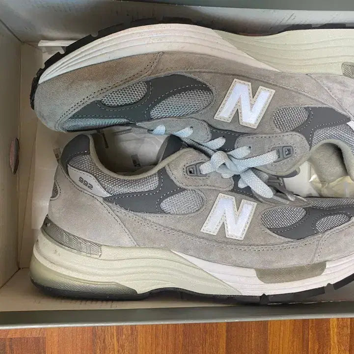[BUNJANG] New Balance 992 Grey (M992GR) Shoes / 뉴발란스 992 그레이 220 (M992GR)