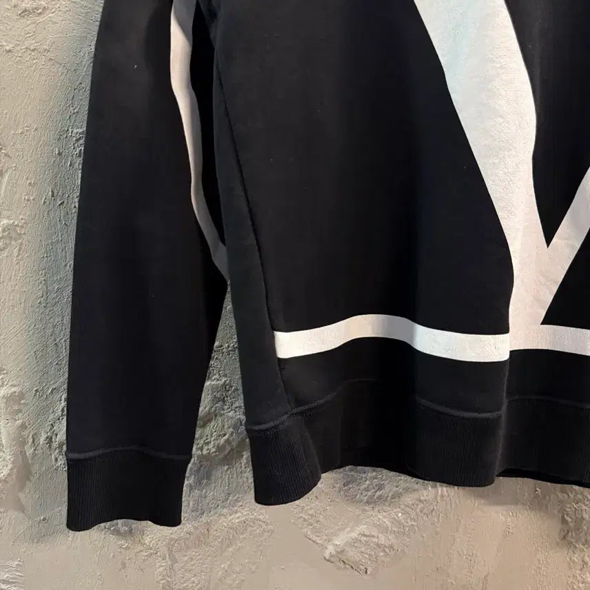[BUNJANG] Valentino V Logo Print Sweatshirt Black / XS 발렌티노VALENTINO V로고 프린팅 스웻셔츠 블랙