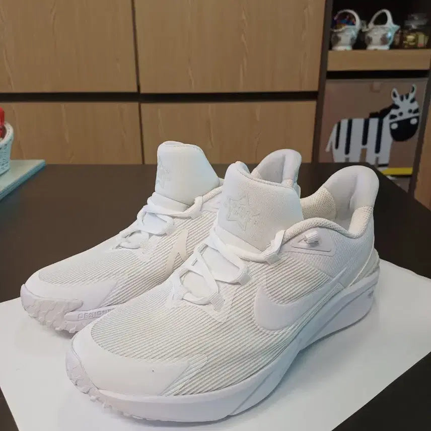 [BUNJANG] Nike White Running Shoes Sneakers 245 / 새상품 나이키  화이트 러닝화 운동화 245
