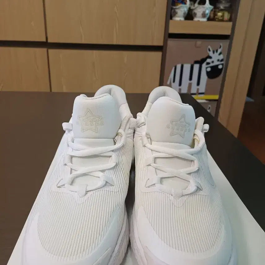 [BUNJANG] Nike White Running Shoes Sneakers 245 / 새상품 나이키  화이트 러닝화 운동화 245