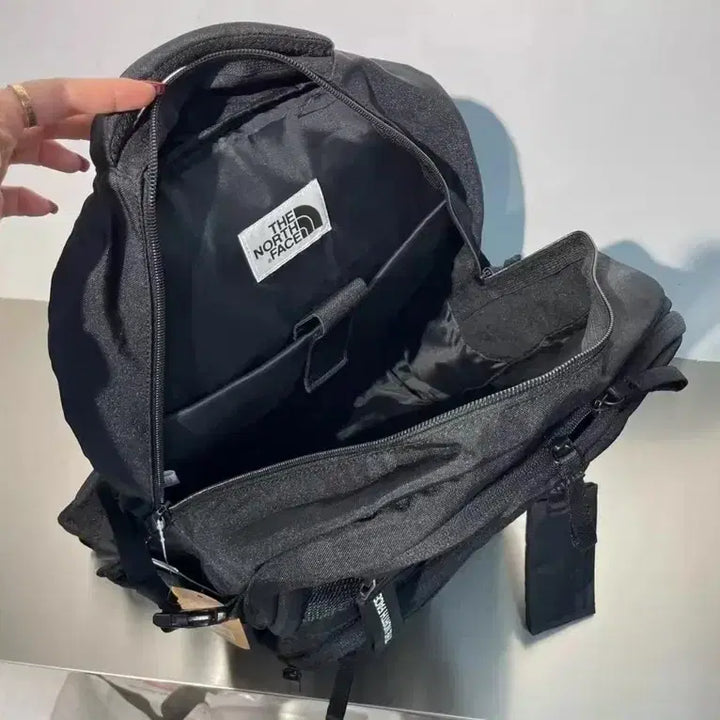 [BUNJANG] The North Face Unisex Backpack with Pouch / 노스페이스  백팩 남녀공용  신학기 가방  파우치증정