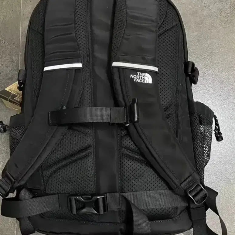 [BUNJANG] The North Face Unisex Backpack with Pouch / 노스페이스  백팩 남녀공용  신학기 가방  파우치증정