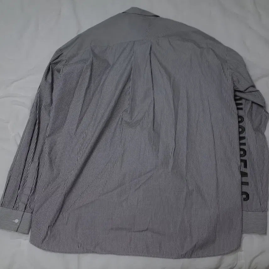 [BUNJANG] Juun.J Black Sleeve Lettering Embroidery Stripe Shirt / [44] 준지 (Juun.J) 블랙 소매 레터링 자수 스트라이프 셔츠