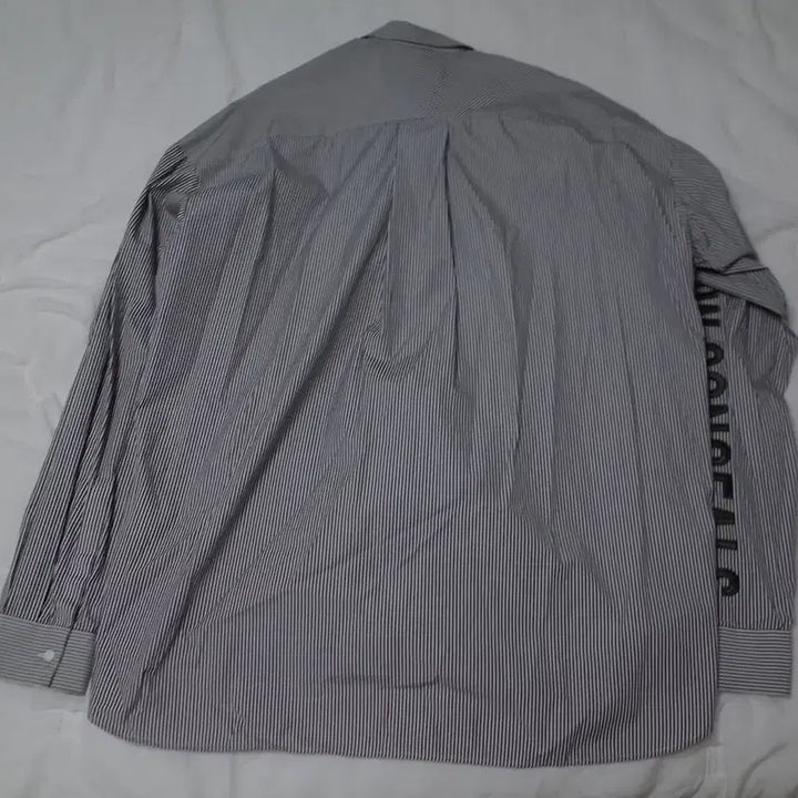 [BUNJANG] Juun.J Black Sleeve Lettering Embroidery Stripe Shirt / [44] 준지 (Juun.J) 블랙 소매 레터링 자수 스트라이프 셔츠